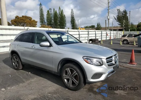 2018 Mercedes-Benz Glc 300 4Matic z USA, uszkodzony, nr VIN WDC0G4KB2JV102108